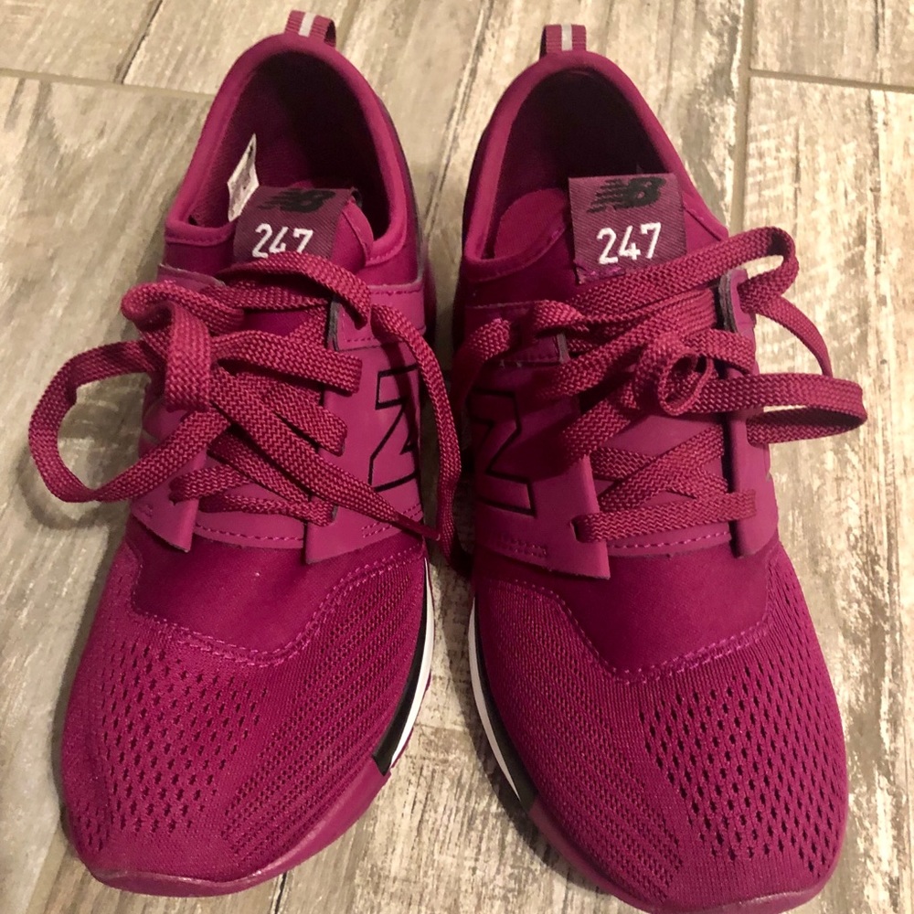 New Balance 247 Knit Youth size 5/Women’s 6.5